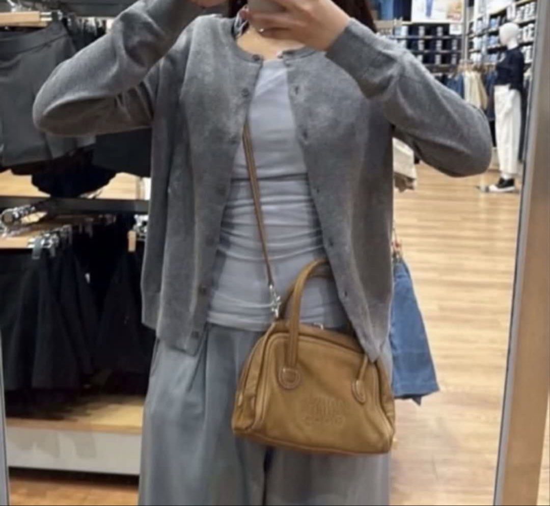 Authentic Uniqlo Grey Crew Neck Button Up Cardigan (Category: Coats, Jackets and Outerwear) located in Sariaya. Submitted by ja0111 (Listing ID 1470004786, Image 2). Description: - Uniqlo Grey Crew Neck Cardigan - Never been used Gray cardigan size small - Bought at uniqlo store mismo Not my style pala.
