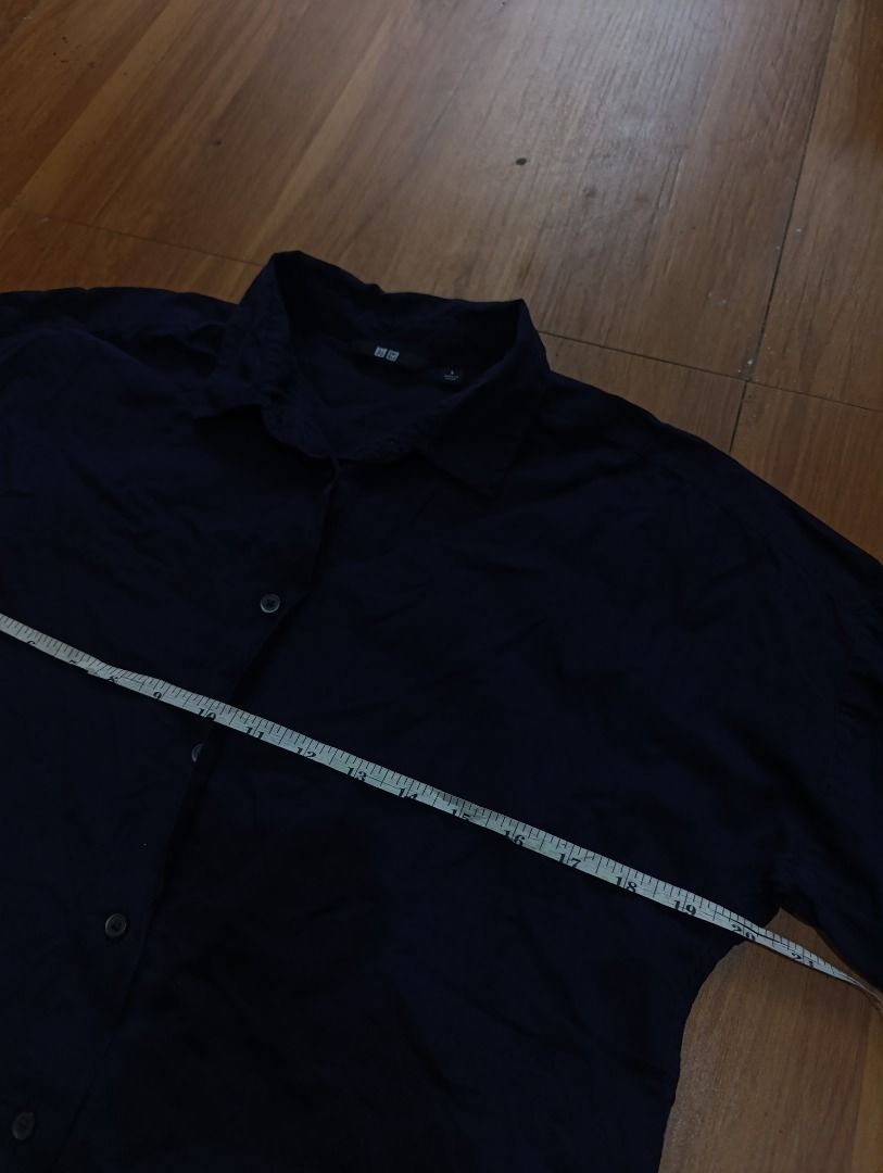 Authentic Uniqlo Polo (Category: Others Tops) located in Bulacan. Submitted by koritoo (Listing ID 1470017120, Image 3). Description: Authentic Uniqlo Polo Good as new no issue Size S Dimensions: 20 Width 19 Waist 22.5-24 Length Color rate: 10/10.