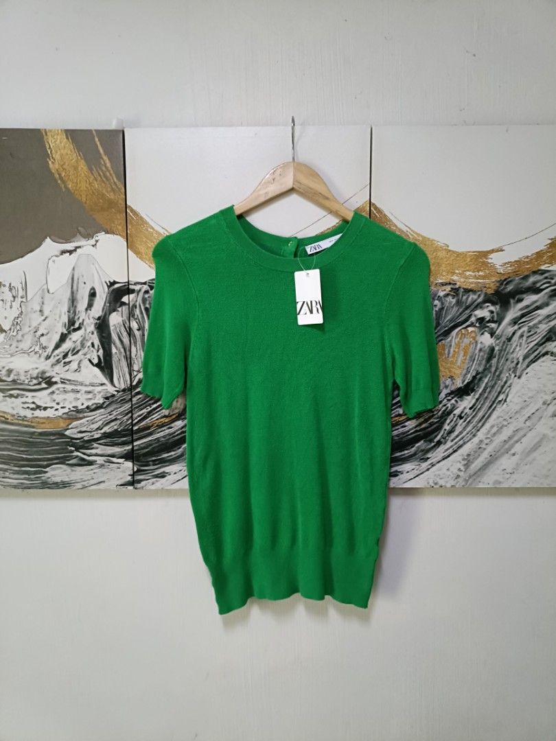 Authentic Zara Short Sleeve Light Knit Sweater (Category: Activewear) located in Manila. Submitted by bvnnie (Listing ID 1470086220, Image 2). Description: Authentic Zara Short Sleeve Light Knit Sweater inches Armpit to Armpit/Widht 17 Lenght/ 25 fittings is LARGE Excellent Condition, Issue: Message if you have any other question about sizing. We do shipping nation wide I'm also A A open for video call so that you can see the item you 're interes
