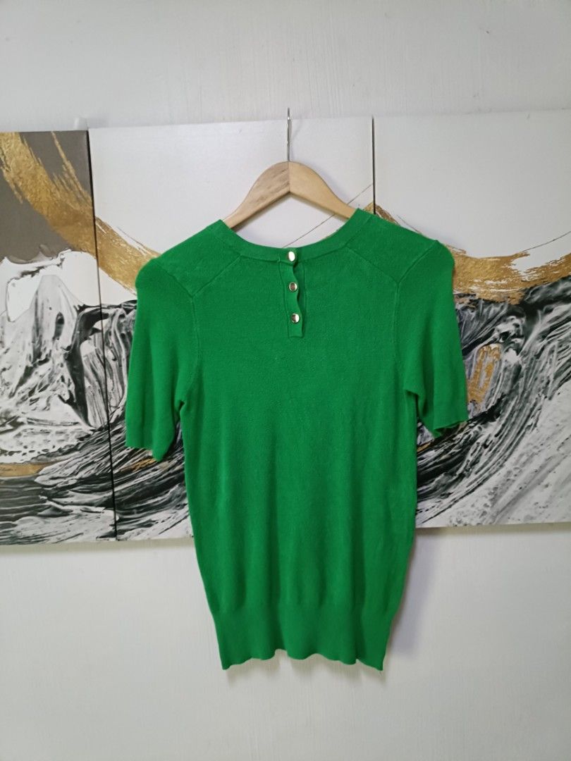 Authentic Zara Short Sleeve Light Knit Sweater (Category: Activewear) located in Manila. Submitted by bvnnie (Listing ID 1470086220, Image 3). Description: Authentic Zara Short Sleeve Light Knit Sweater inches Armpit to Armpit/Widht 17 Lenght/ 25 fittings is LARGE Excellent Condition, Issue: Message if you have any other question about sizing. We do shipping nation wide I'm also A A open for video call so that you can see the item you 're interes