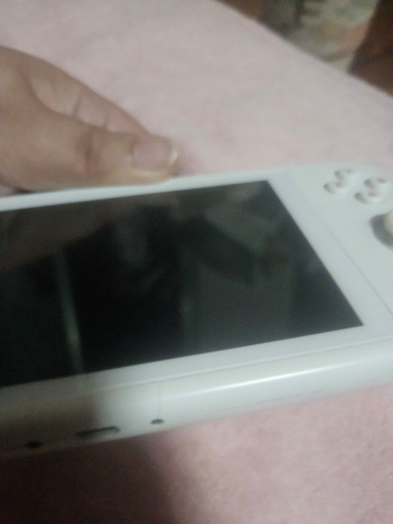 Ayaneo Air 512GB 5.5" OLED screen (Category: Nintendo) located in Quezon City. Submitted by curatedbygel (Listing ID 1470068176, Image 2). Description: honest flaw: minor crack at the bottom (see photo) otherwise working fine one of the smaller options for steam.