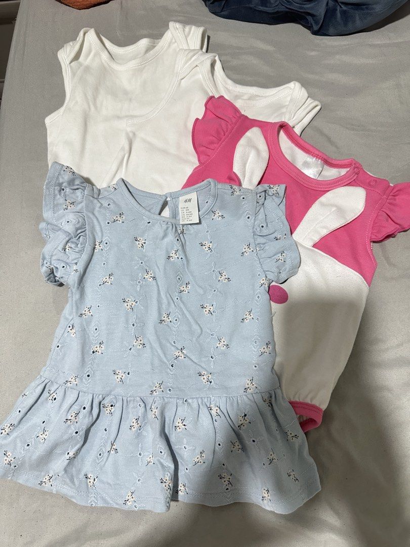Baby Clothes Bundle H&M 4-6mos (Category: Babies & Kids Fashion) located in Calamba. Submitted by berngundy (Listing ID 1470028750, Image 1). Description: Blue dress is 4-6mos brand H&M Pink bodysuit no brand 4-6mos 2 white body suit 6-9mos brand mothercare.