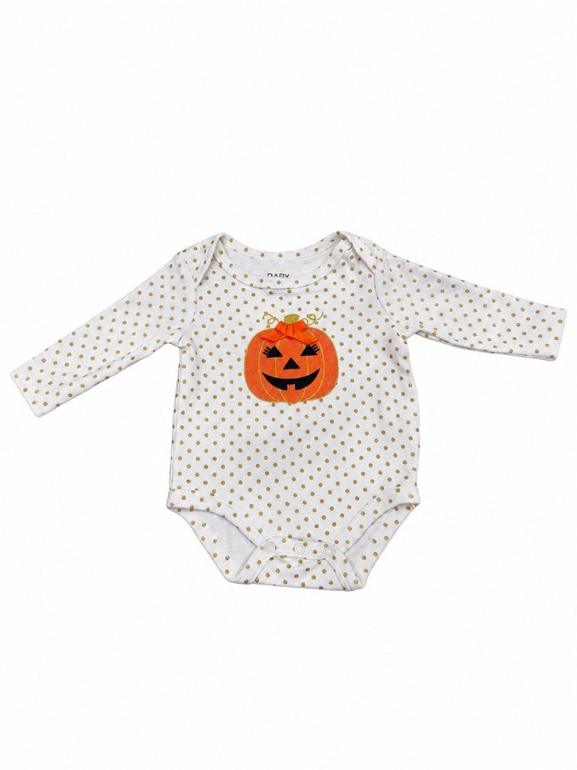 Baby Essentials Onesie (3M) (Category: Babies & Kids Fashion) located in Angeles City. Submitted by aeapreloved (Listing ID 1470056275, Image 1). Description: Baby Essentials Halloween Onesie 🎃 •Cute white long-sleeve onesie with gold polka dots and an adorable pumpkin design. Perfect for your little one’s first Halloween! •Size: 3M •Color: White with gold dots and orange pumpkin •Style: Long sleeves .