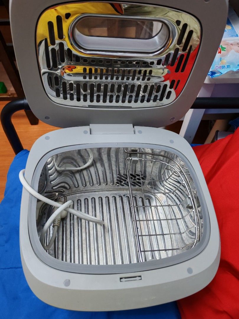 Babybee BUV6902 UV Sterilizer White (Category: Breastfeeding & Bottle Feeding) located in Malabon City. Submitted by decluttering97 (Listing ID 1470049735, Image 3). Description: Good working condition - Babybee UV Sterilizer in clean white finish - Touch controls on lid with auto, sterilize, dryer, and storage modes - Stainless steel interior with removable wire rack - Includes power cord - Clean inside and out, works great for daily baby care R