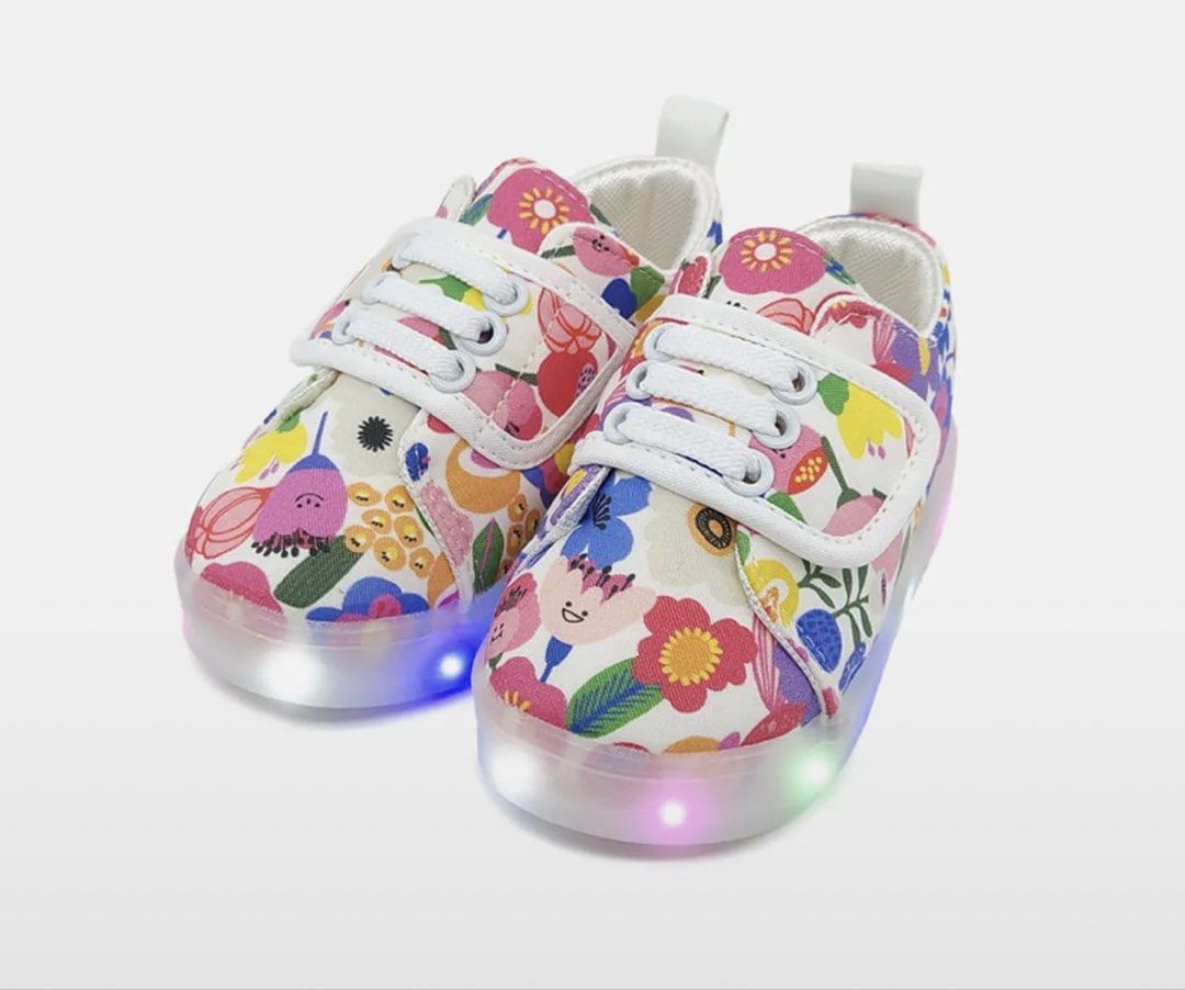Babysole Small Garden LED sneakers (Category: Babies & Kids Fashion) located in Pagadian. Submitted by angelcanzado (Listing ID 1470136595, Image 3). Description: - Babysole Small Garden LED sneakers Excellent Condition New pjud kaau ni no flaws (gamay lang jud skua bb) Size 140 on tag ( 1 - 2 yrs old ) .