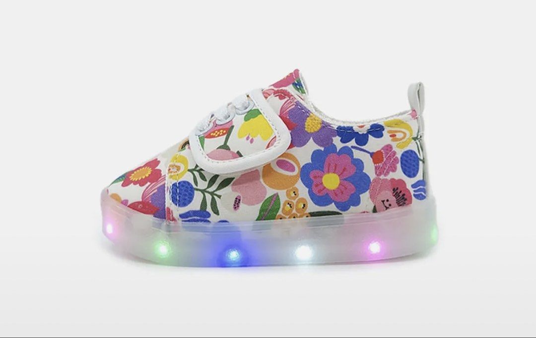 Babysole Small Garden LED sneakers (Category: Babies & Kids Fashion) located in Pagadian. Submitted by angelcanzado (Listing ID 1470136595, Image 2). Description: - Babysole Small Garden LED sneakers Excellent Condition New pjud kaau ni no flaws (gamay lang jud skua bb) Size 140 on tag ( 1 - 2 yrs old ) .