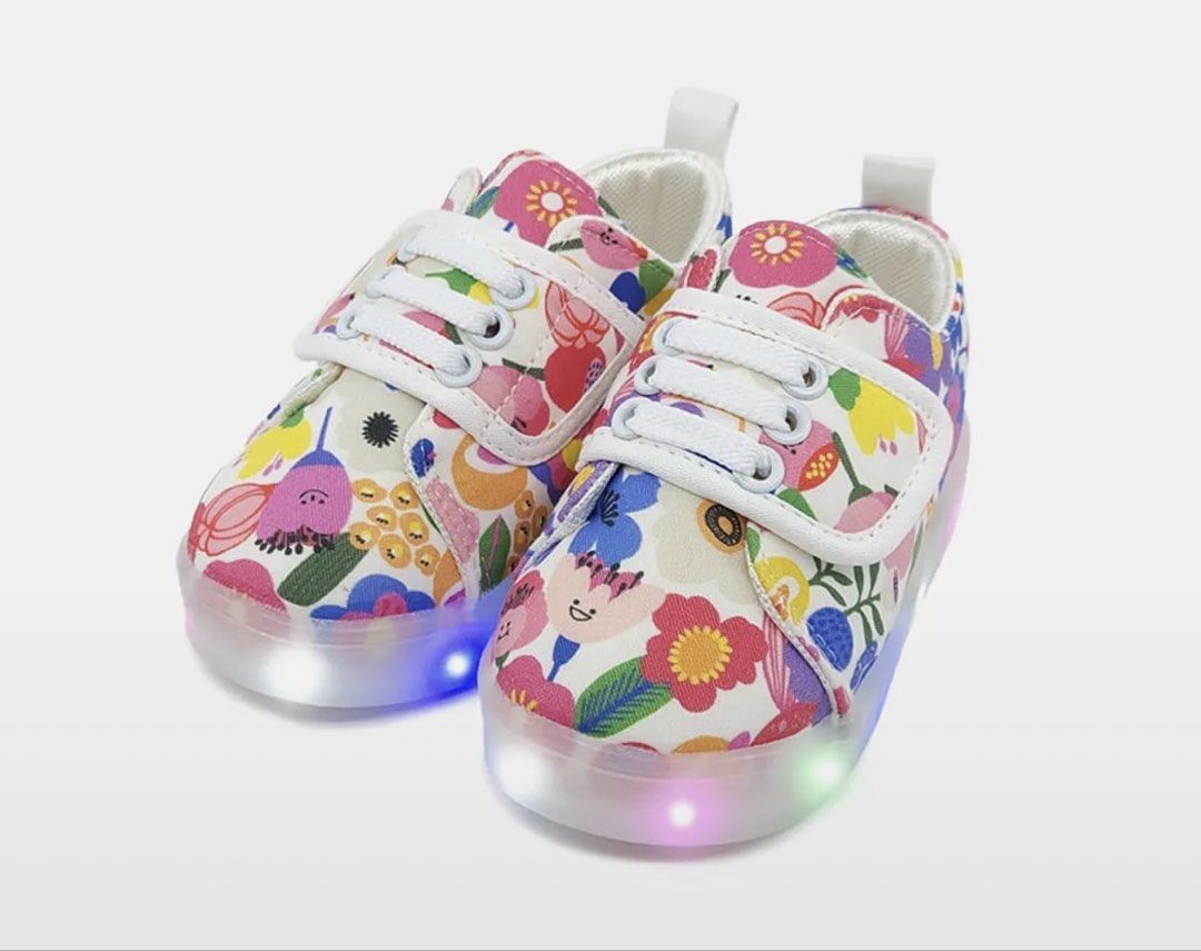 Babysole Small Garden LED sneakers (Category: Babies & Kids Fashion) located in Pagadian. Submitted by angelcanzado (Listing ID 1470136595, Image 1). Description: - Babysole Small Garden LED sneakers Excellent Condition New pjud kaau ni no flaws (gamay lang jud skua bb) Size 140 on tag ( 1 - 2 yrs old ) .