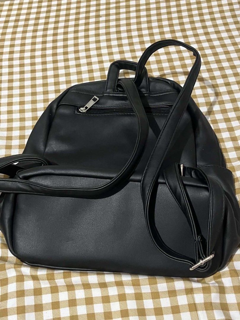 Bag (Category: Announcements) located in Daraga. Submitted by fashion-25 (Listing ID 1469976399, Image 3). Description: No issue Once lang na gamit.