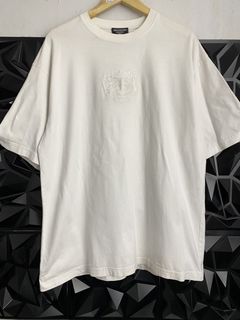 (Category: ) located in . Submitted by balenciaga_apparel01 (Listing ID 1470122564, Image 1). Description: .