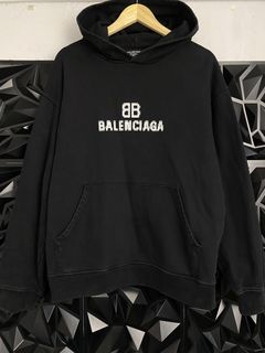 (Category: ) located in . Submitted by balenciaga_apparel01 (Listing ID 1470127481, Image 1). Description: .