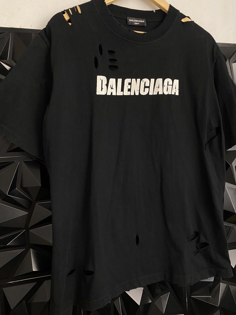 BALEN DESTROYED DESIGN (DISTRESSED) (Category: Coats, Jackets and Outerwear) located in Bulacan. Submitted by balenciaga_apparel01 (Listing ID 1470121293, Image 2). Description: BALEN DESTROYED DESIGN (DISTRESSED) - 22 WIDTH X 27 LENGTH - EXCELLENT CONDITION LIKE BNEW - COMPLETE TAGS - COLOR RATE: 9.5/10 - NO ISSUE - FREE SHIPPING NATIONWIDE - LOC BULACAN.
