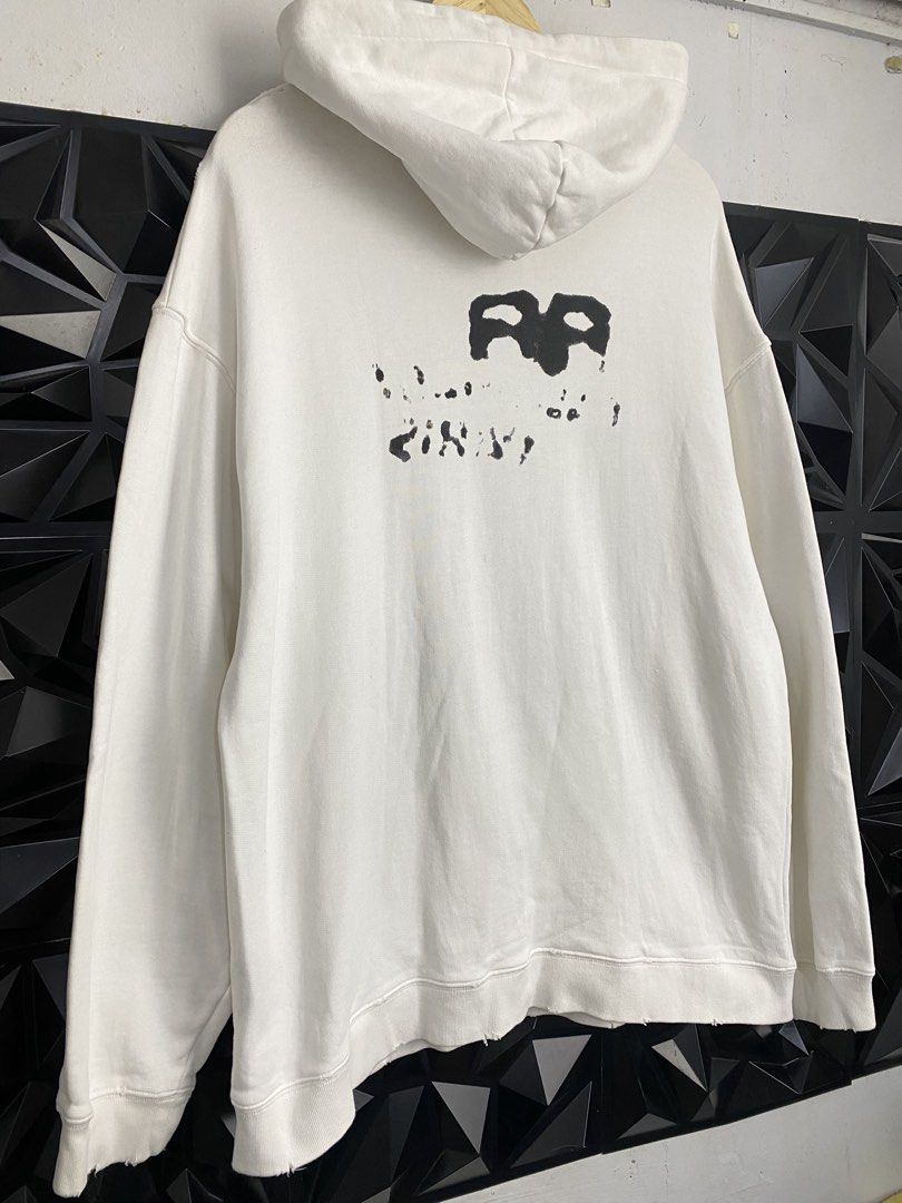 BALEN GRAFFITI LOGO DESIGN HOODIE (Category: Coats, Jackets and Outerwear) located in Bulacan. Submitted by balenciaga_apparel01 (Listing ID 1470127591, Image 3). Description: BALEN GRAFFITI LOGO DESIGN HOODIE - 23 WIDTH X 29 LENGTH - EXCELLENT CONDITION LIKE BNEW - COMPLETE TAGS - COLOR RATE 9.5/10 - NO ISSUE - FREE SHIPPING NATIONWIDE - LOC BULACAN .