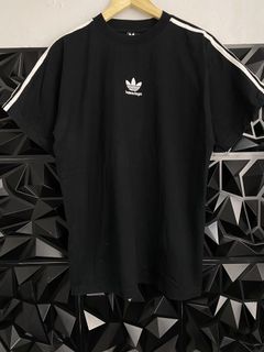 (Category: ) located in . Submitted by balenciaga_apparel01 (Listing ID 1470121842, Image 1). Description: .
