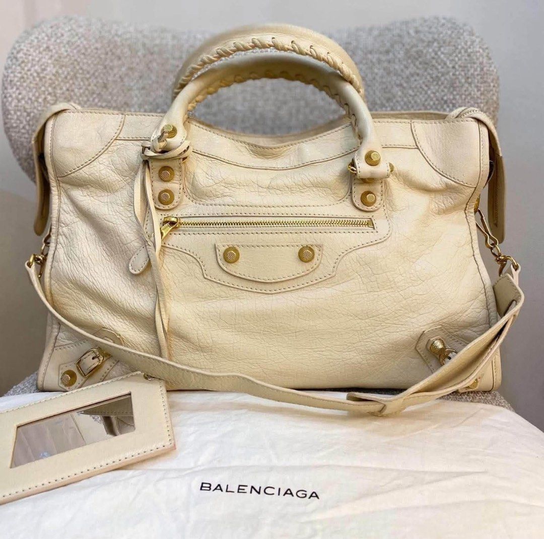 Balenciaga Bag (Category: Luxury Bags & Wallets) located in Manila. Submitted by bagislifeshop (Listing ID 1470060292, Image 1). Description: .