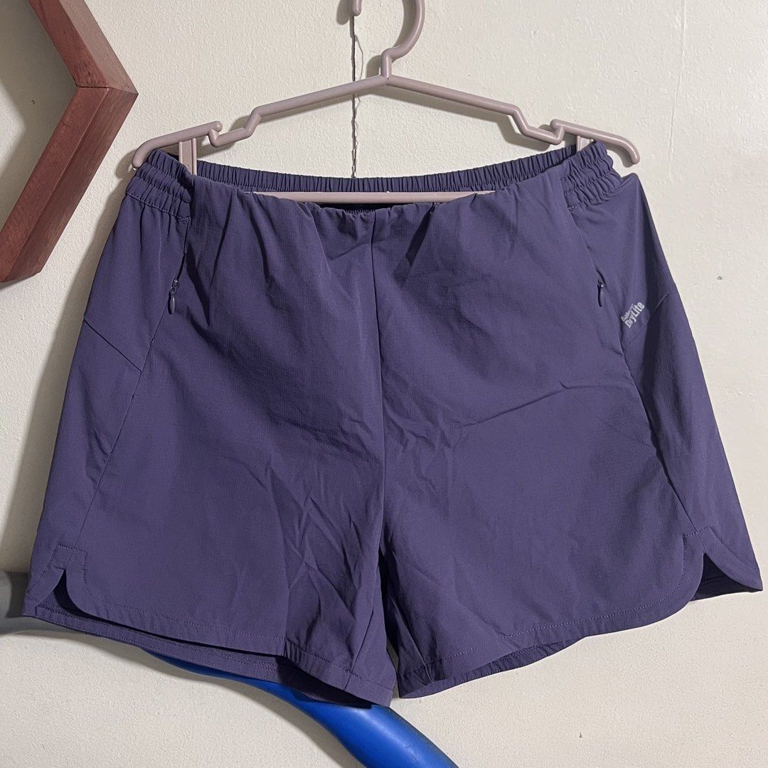 Baleno Drylite Running Short (Large) (Category: Activewear) located in Manila. Submitted by dayclutter (Listing ID 1470085348, Image 1). Description: Large on tag No flaw/issue With zipped side pockets Dimes Waist 28inches(can stretch to 34inches) Length 13-15 inches.