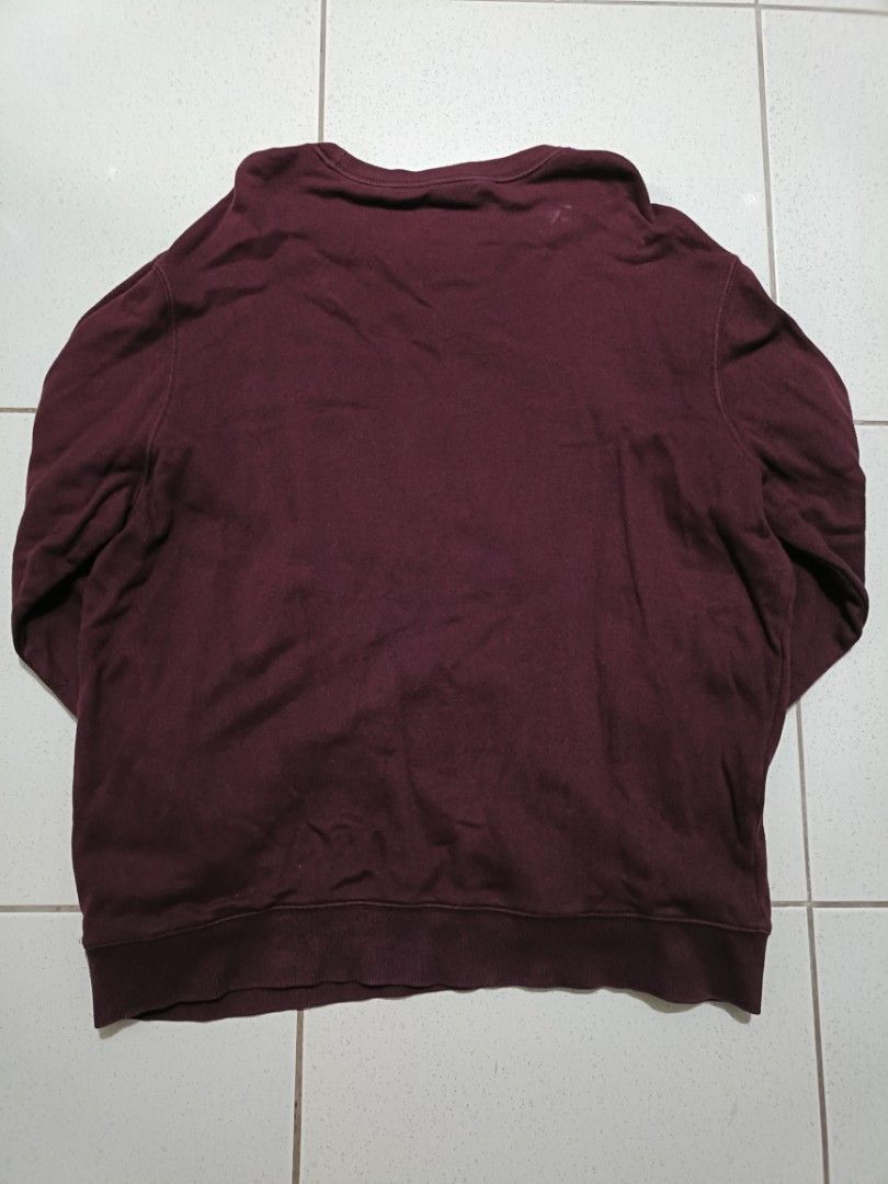 Baleno Make a Dream Maroon Sweatshirt XXL (Category: Coats, Jackets and Outerwear) located in Manila. Submitted by quartz.rewind (Listing ID 1470116343, Image 2). Description: "🔥 10% OFF if you buy any 2 items! / 15% OFF for 3+ items. Shipping can be combined to save you money. Valid this week only!" Description: Up for grabs is a comfortable, deep maroon/burgundy crewneck sweatshirt from Baleno. Features a unique, distressed textured box print 