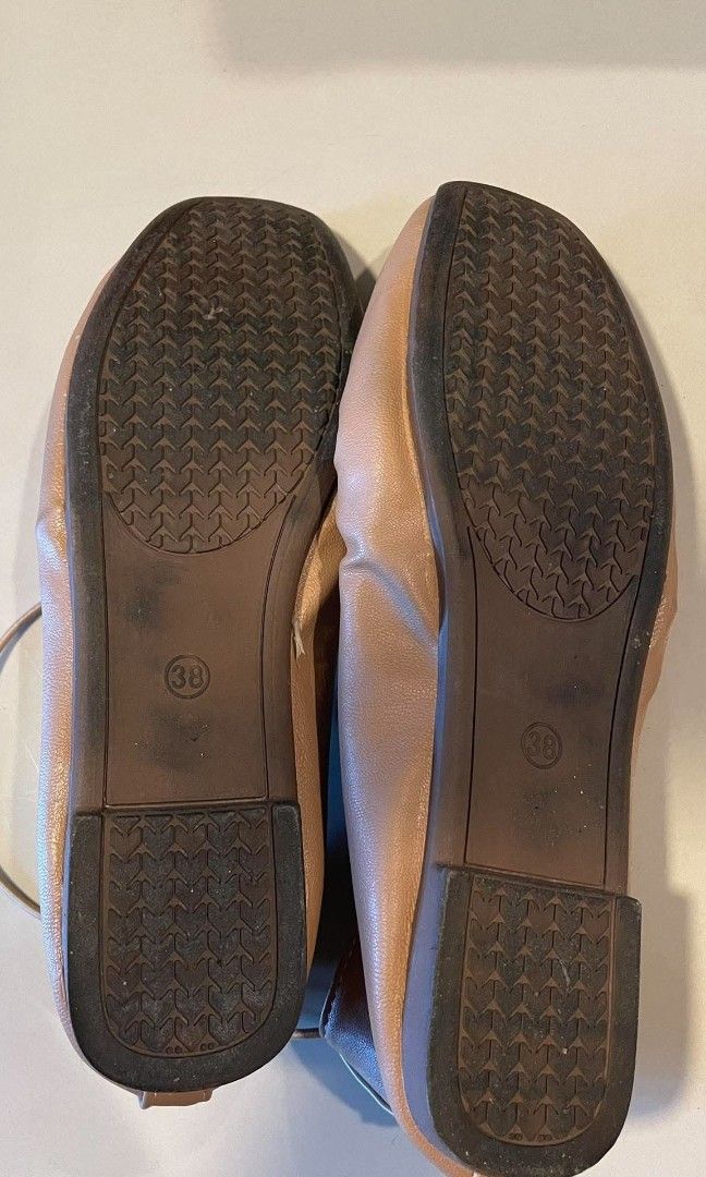 Ballet Flat Shoes (Category: Flats & Sandals) located in Makati City. Submitted by gabj6 (Listing ID 1470102784, Image 3). Description: .