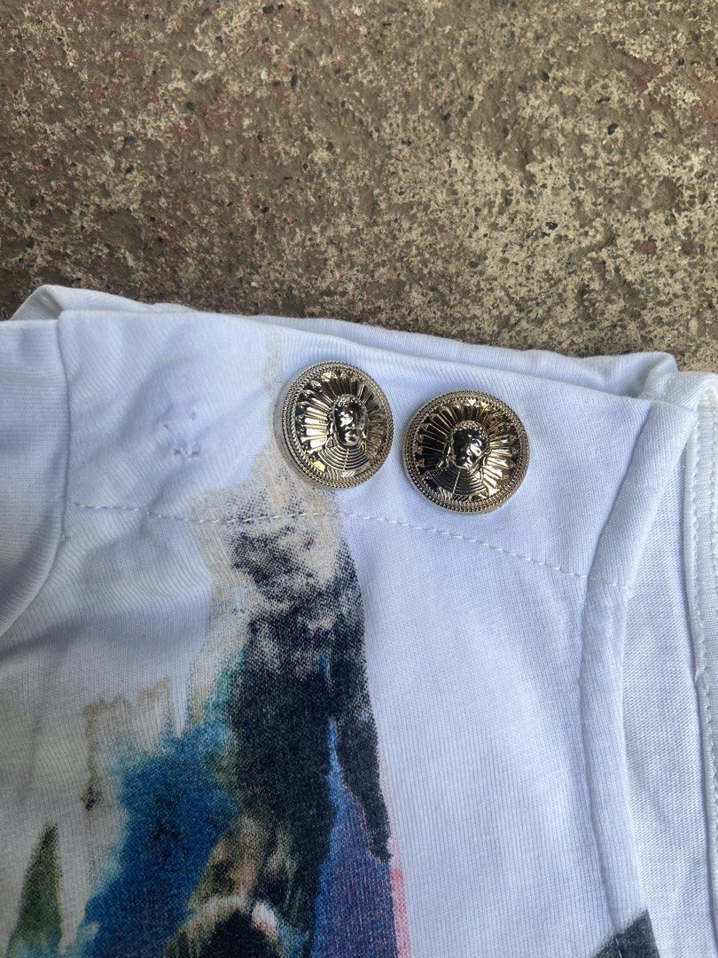 BALMAIN TANK TOP (Category: Tshirts & Polo Shirts ) located in El Salvador. Submitted by 00jiroo00 (Listing ID 1470093131, Image 2). Description: BALMAIN TANK TOP Dimensions: W - 15.5 L - 25 Details: excellent condition must have need wash minimal hairlines on print missing button Condition: 9/10 Color rate: 9/10 Swipe for more details… M: ₱500 📌 Before You Buy: 📃 Please read all item details carefully 📍 Payment-first policy applies ❌ No cance