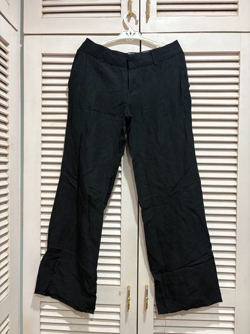 Banana Republic black petite pants (Category: Jeans) located in Muntinlupa City. Submitted by sukimum (Listing ID 1469986445, Image 1). Description: Classic straight leg linen pants with raw hem. Size Petite 0P.