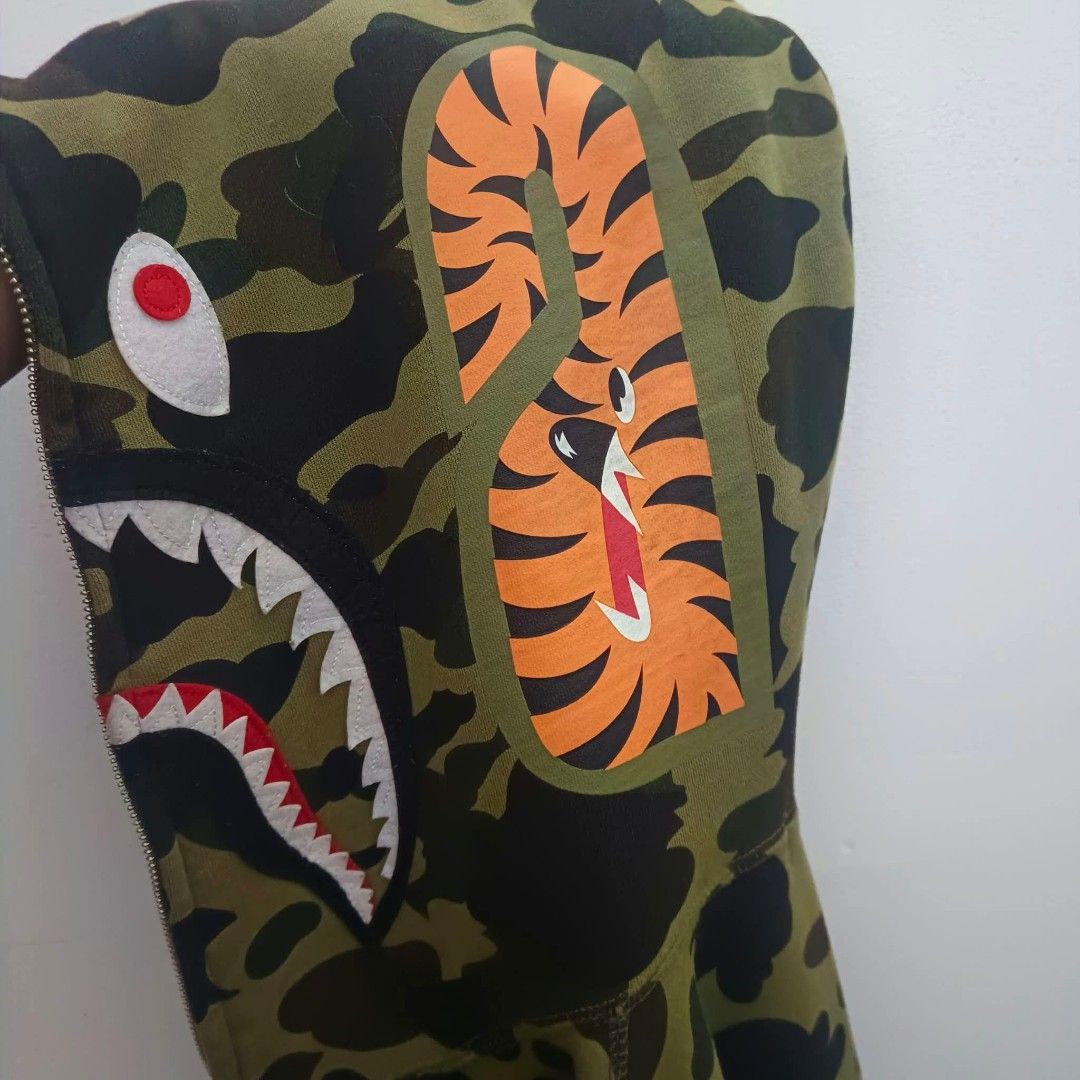 bape shark - orig - size m (Category: Coats, Jackets and Outerwear) located in Baguio. Submitted by surge_a13 (Listing ID 1469963214, Image 3). Description: .