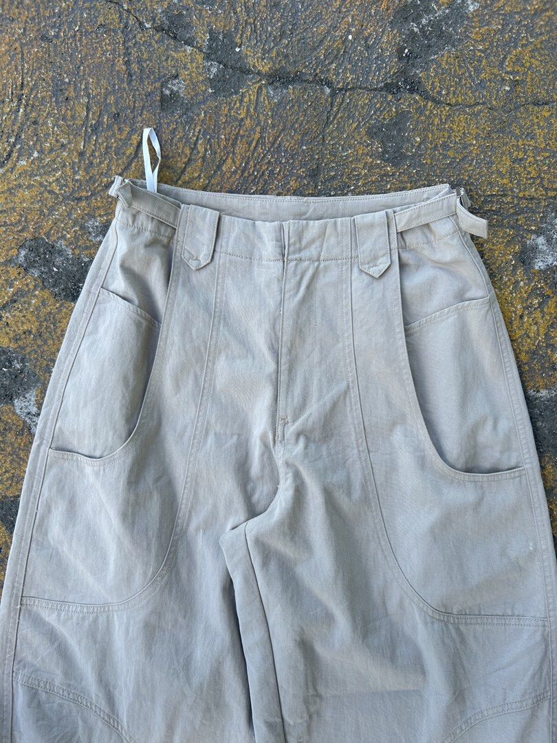 Barrel pants (Category: Jeans) located in Caloocan City. Submitted by hustlenhunt (Listing ID 1469984748, Image 3). Description: Dimes: W-28 L-37 Thigh-13 Hem-9 -Issue:pinhole stain -Condition:10/10 .