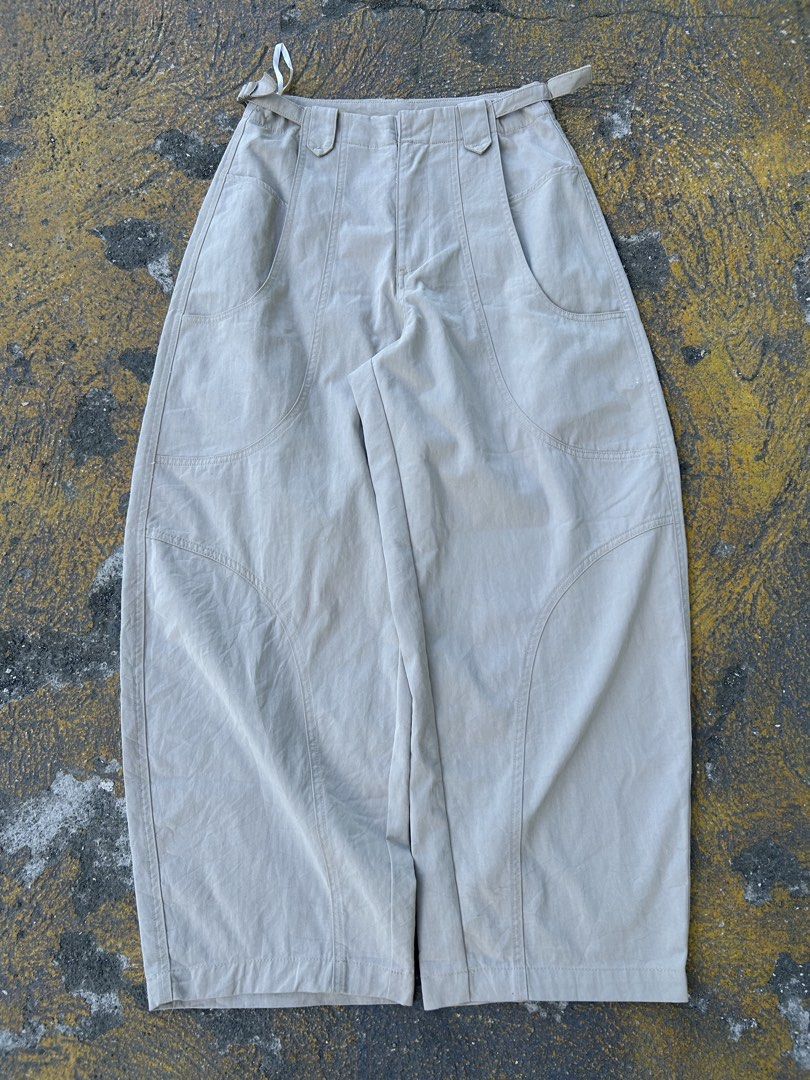 Barrel pants (Category: Jeans) located in Caloocan City. Submitted by hustlenhunt (Listing ID 1469984748, Image 1). Description: Dimes: W-28 L-37 Thigh-13 Hem-9 -Issue:pinhole stain -Condition:10/10 .