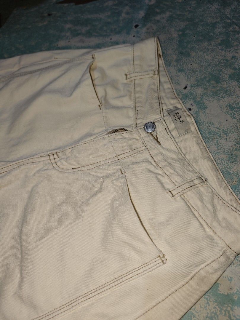 Barrel pants (Category: Jeans) located in Calauag. Submitted by cou1_h (Listing ID 1470079409, Image 3). Description: Size 29 Light 41 Hem 9.
