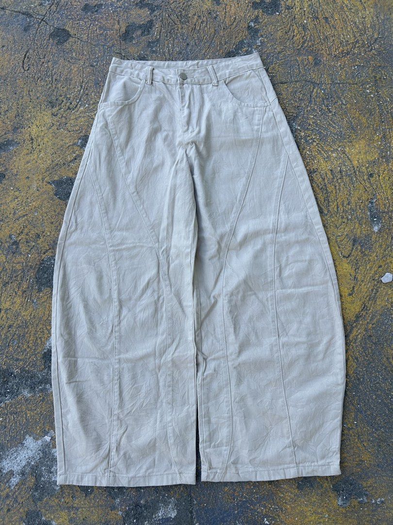 Barrel Pants with embroidered design (Category: Jeans) located in Caloocan City. Submitted by hustlenhunt (Listing ID 1469984039, Image 2). Description: Dimes: W-31 L-39.5 Thigh-14 Hem-11.5 -No Issue -Condition-10/10 Need Wash .