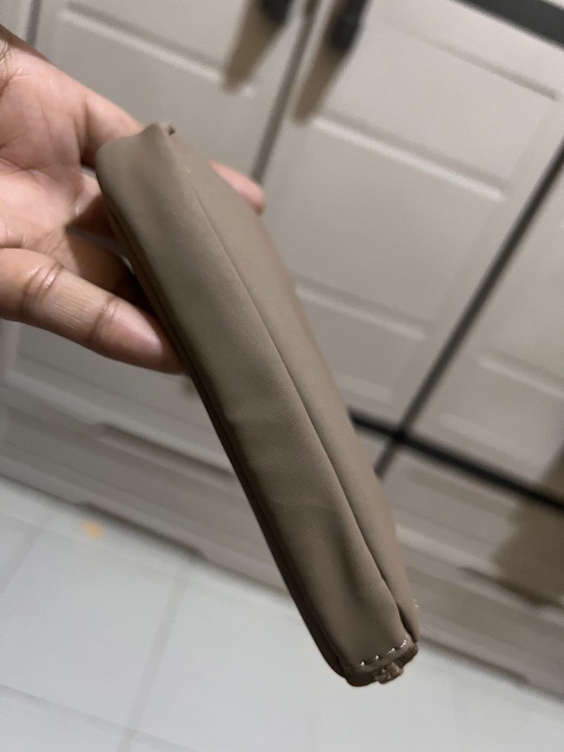 Bash passport holder (Category: Purses & Pouches) located in Quezon. Submitted by tinzkie100 (Listing ID 1470001909, Image 3). Description: Hindk na gngmit nasa drawer lang.