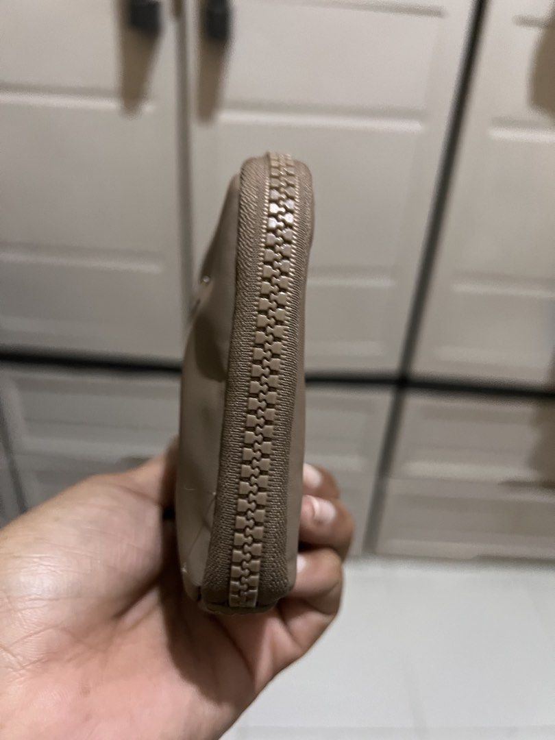 Bash passport holder (Category: Purses & Pouches) located in Quezon. Submitted by tinzkie100 (Listing ID 1470001909, Image 2). Description: Hindk na gngmit nasa drawer lang.