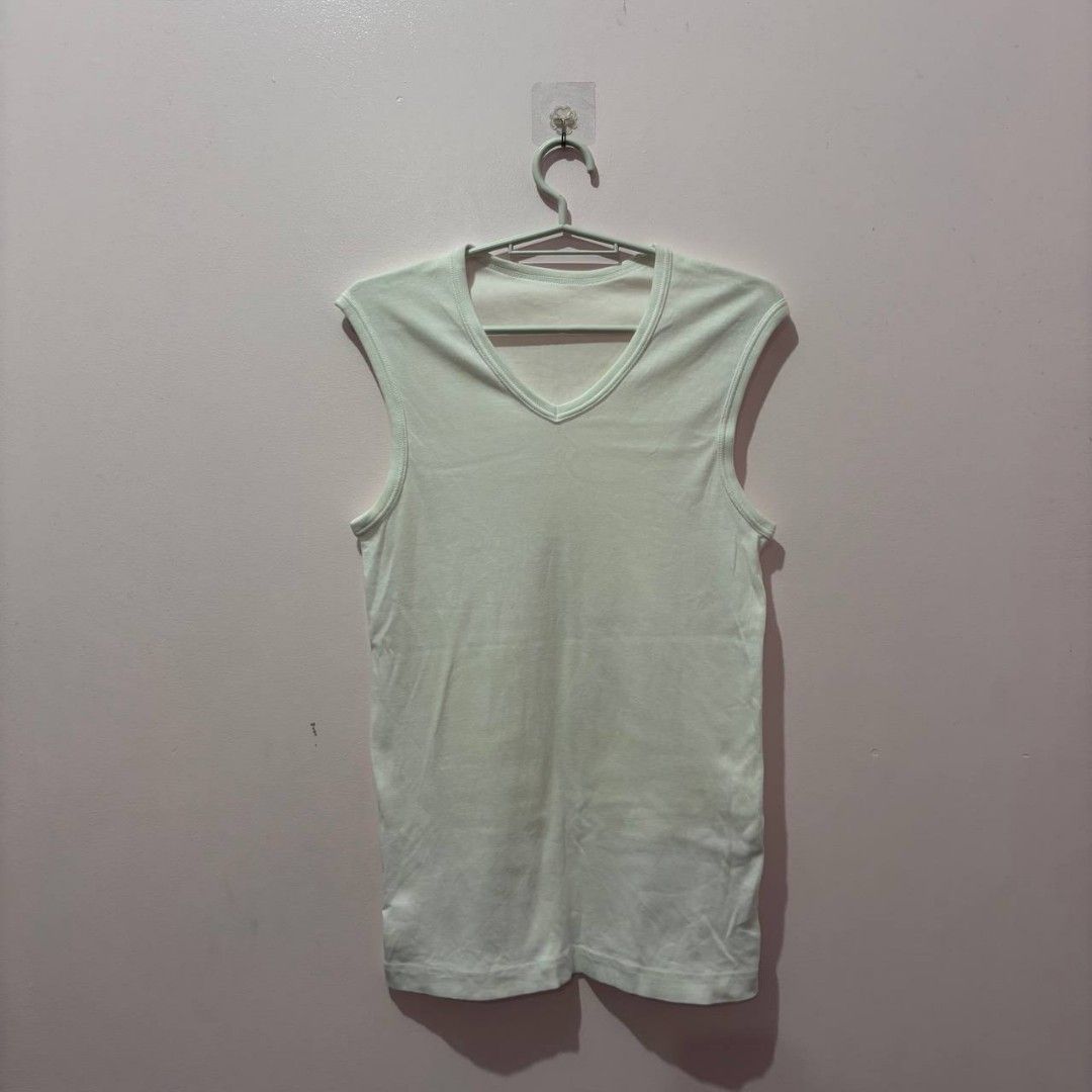 basic v-neck top (Category: Sleeveless) located in Santa Rosa. Submitted by zbwears (Listing ID 1470083066, Image 1). Description: ▸ basic v-neck top ▸ small | ₱80 frequently asked questions: ▸ location: balagtas, batangas city ▸ mop: GCASH ▸ mod: direct JNT (min. ₱54) feel free to message me for any inquiries 💌 💌.