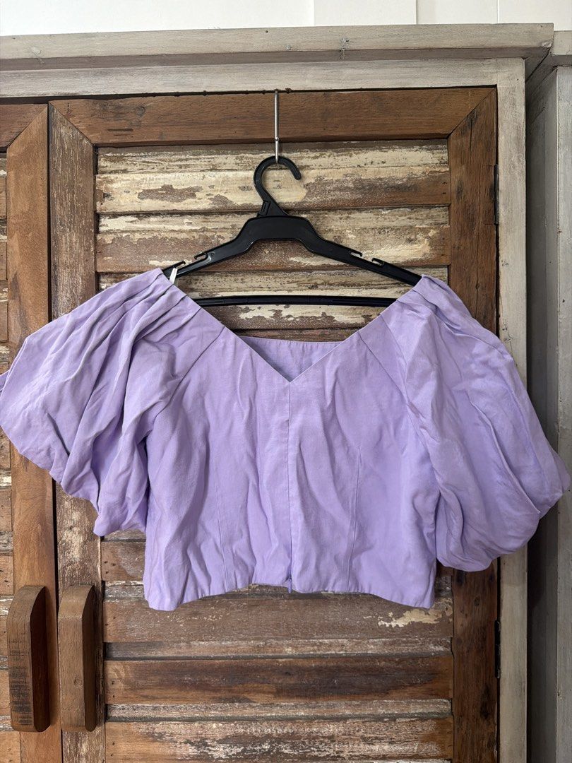 Bayo Lilac Puff Sleeve Crop Top (Category: Blouses) located in Manila. Submitted by cb_____ (Listing ID 1469967551, Image 2). Description: - Brand: Bayo - Style: Puff sleeve crop top - Color: Lilac purple - Size: Medium - Neckline: Sweetheart - Features: Dramatic volume on sleeves - Perfect for: Spring and summer outfits, pairs great with high-waisted jeans or skirts.