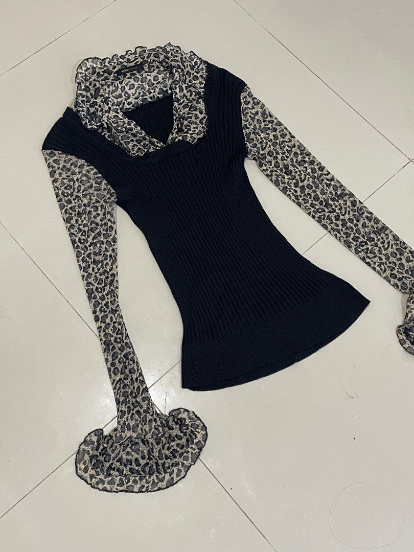 BCBGMAXAZRIA Leopard Print Ruffle Top Long Sleeve (Category: Sleeveless) located in Dinalupihan. Submitted by maple.apparel (Listing ID 1470023545, Image 2). Description: Xs to small.