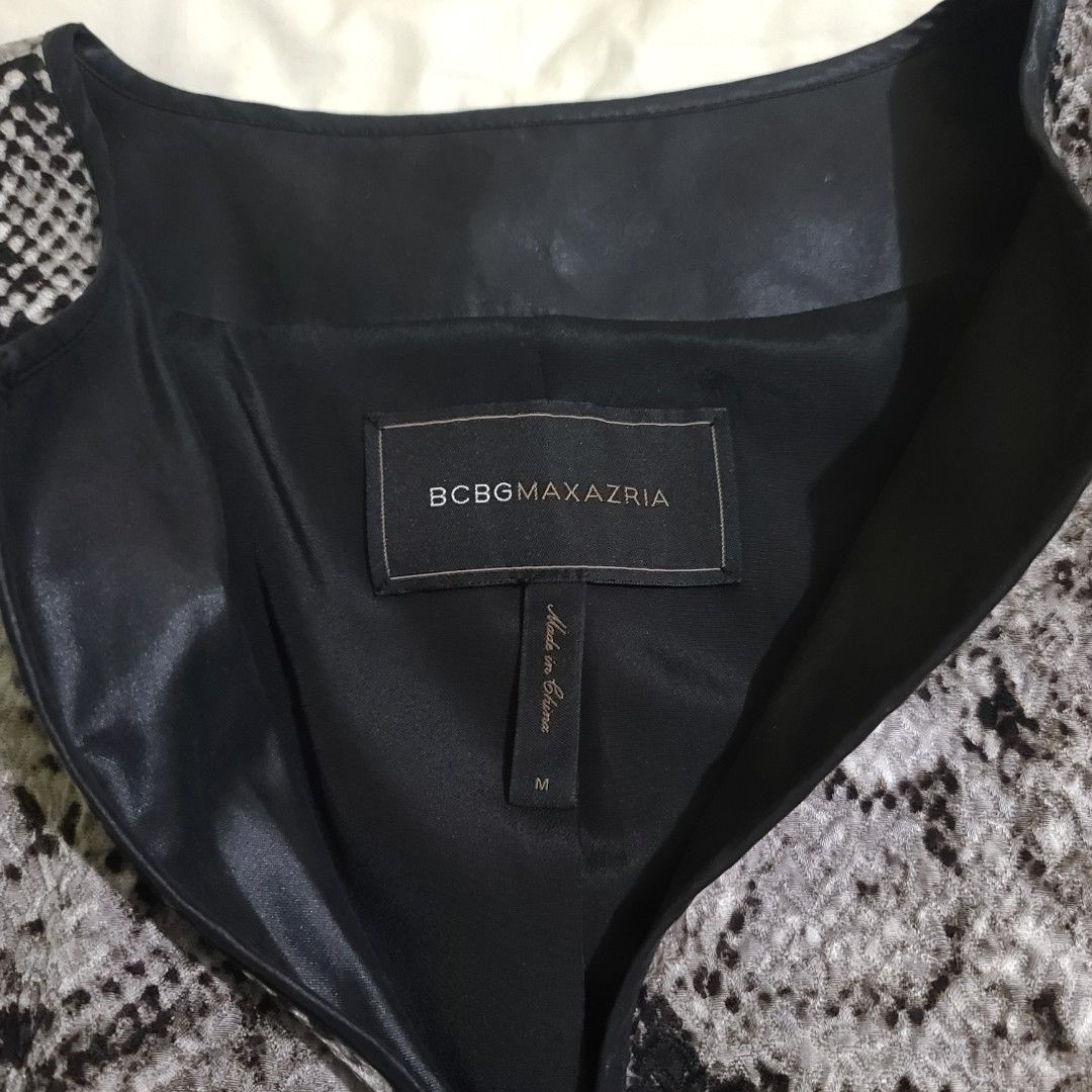 BCBGMAXAZRIA Silk-Wool Snakeskin Print Cropped Bomber Jacket (BCBG) (Category: Coats, Jackets and Outerwear) located in Manila. Submitted by faurbrey (Listing ID 1470132827, Image 2). Description: Medium Size 19" x 19" Sleeve Length: 10" Excellent Condition No Issue.