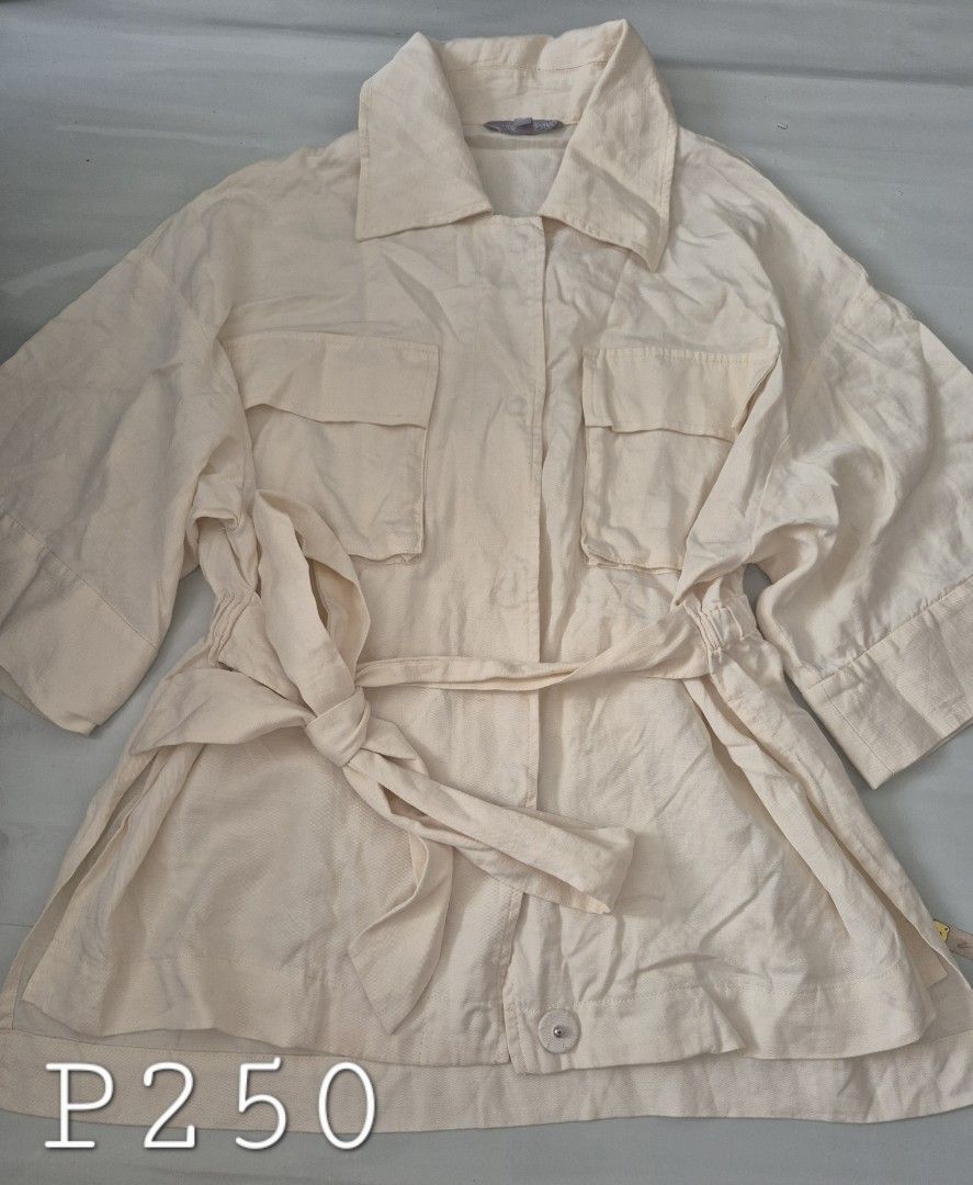 Beige/Cream Button Up Collared Jacket (Category: Coats, Jackets and Outerwear) located in Calamba. Submitted by bb.lace (Listing ID 1469958642, Image 1). Description: no issues so far.