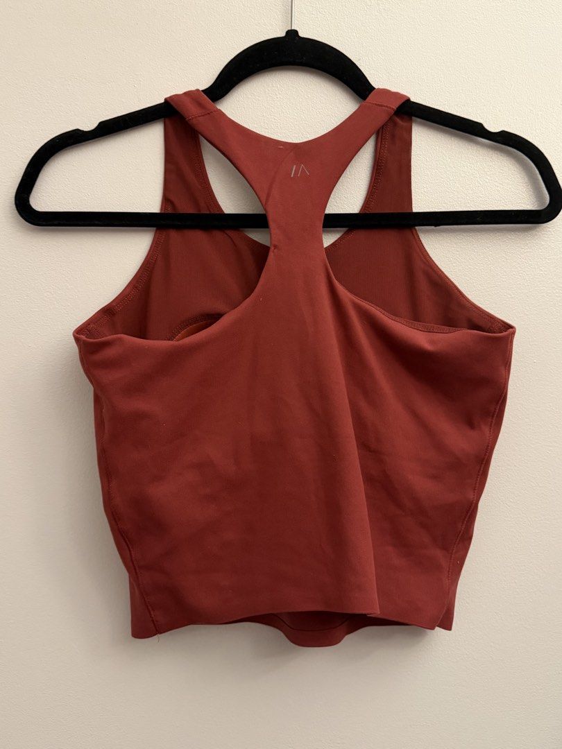 BENCH Padded Bra Gym Top Maroon (Category: Activewear) located in Manila. Submitted by closetclearout.mnl (Listing ID 1470087827, Image 2). Description: COLOR: Dark orangey red BEST FIT: (small-medium) .