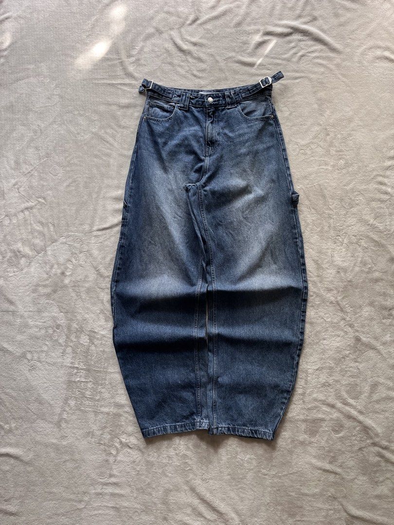 BERSHKA CARPENTER (Category: Jeans) located in Guagua. Submitted by mid_thrift (Listing ID 1470097771, Image 1). Description: 💠BERSHKA💠 DIMES: W-32 L-44 H-9 Issue: NONE Color rate : 9.5/10.