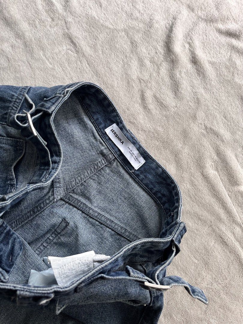 BERSHKA CARPENTER (Category: Jeans) located in Guagua. Submitted by mid_thrift (Listing ID 1470097771, Image 3). Description: 💠BERSHKA💠 DIMES: W-32 L-44 H-9 Issue: NONE Color rate : 9.5/10.
