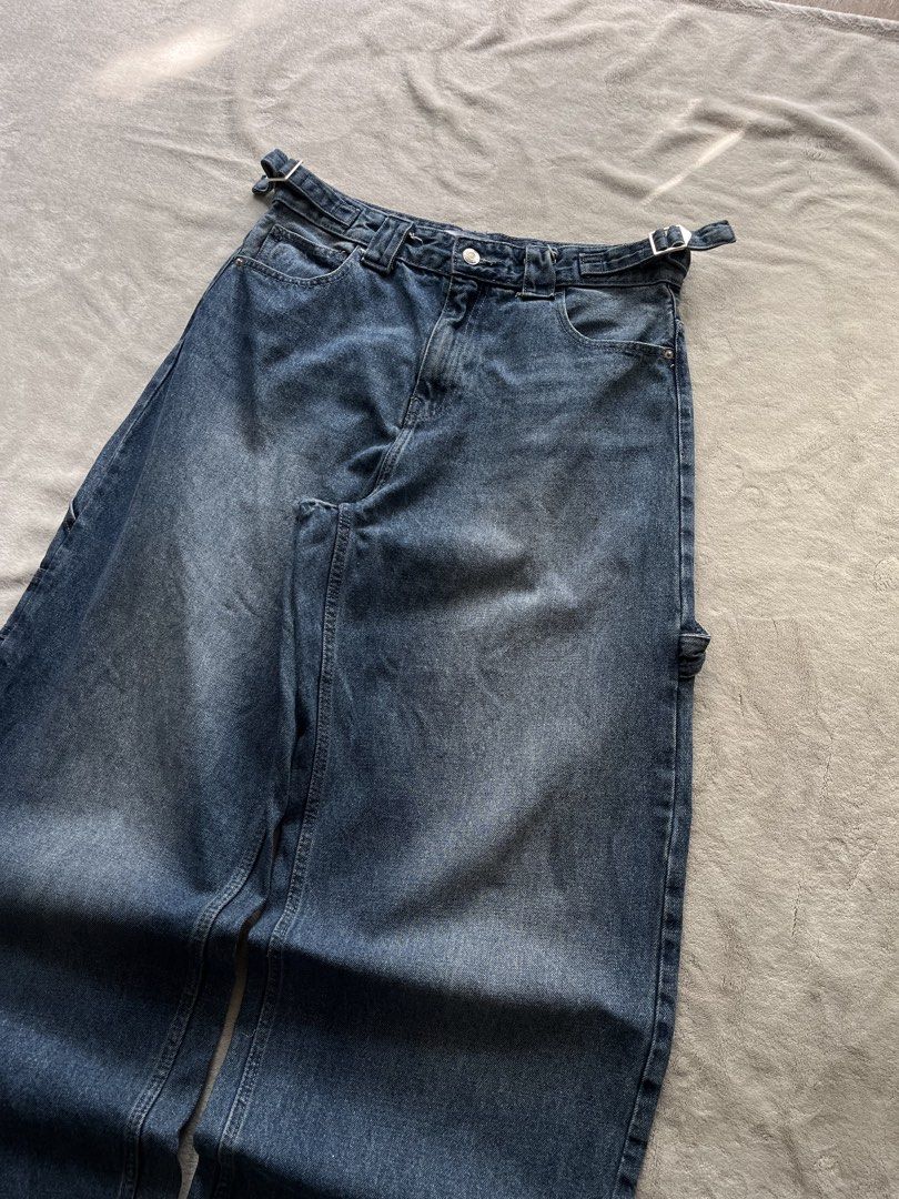 BERSHKA CARPENTER (Category: Jeans) located in Guagua. Submitted by mid_thrift (Listing ID 1470097771, Image 2). Description: 💠BERSHKA💠 DIMES: W-32 L-44 H-9 Issue: NONE Color rate : 9.5/10.