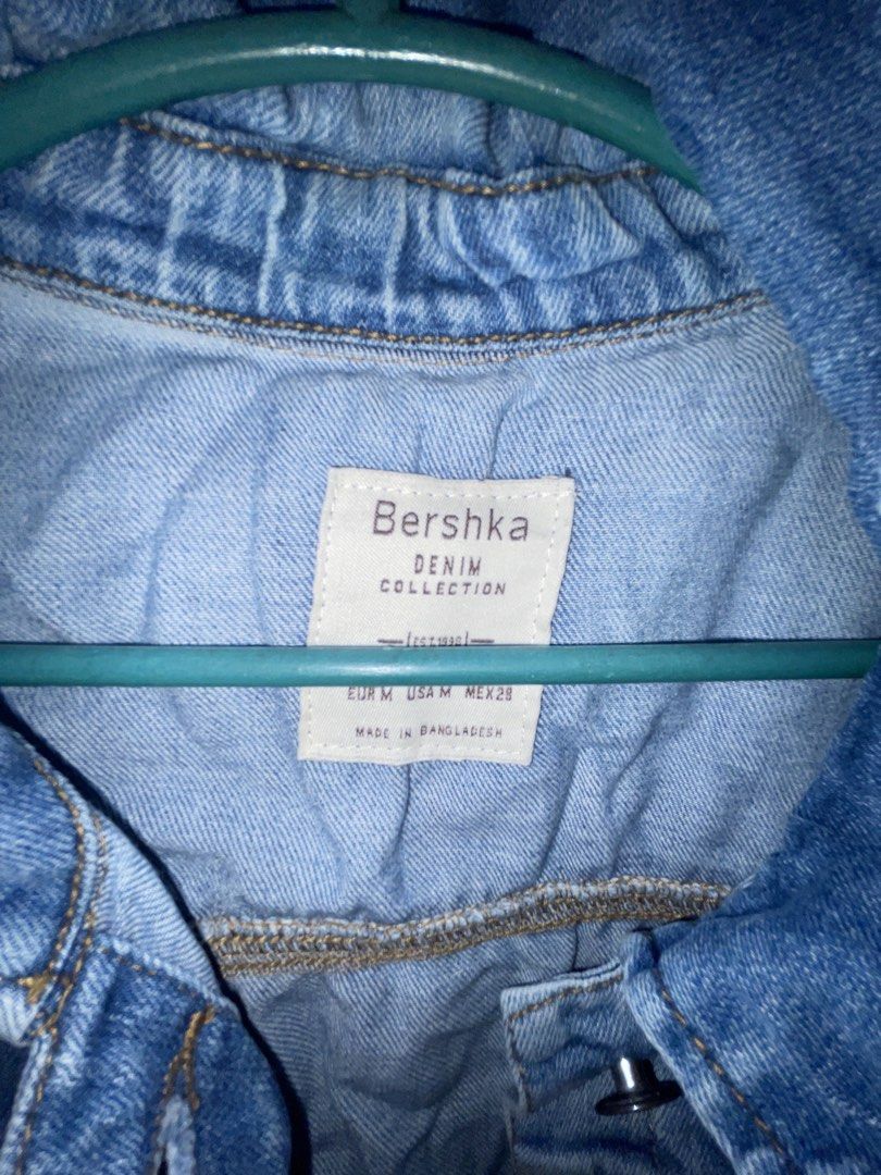 BERSHKA Denim Jacket (Category: Coats, Jackets and Outerwear) located in Marikina City. Submitted by prelovedbyshams.sy (Listing ID 1470085350, Image 2). Description: .