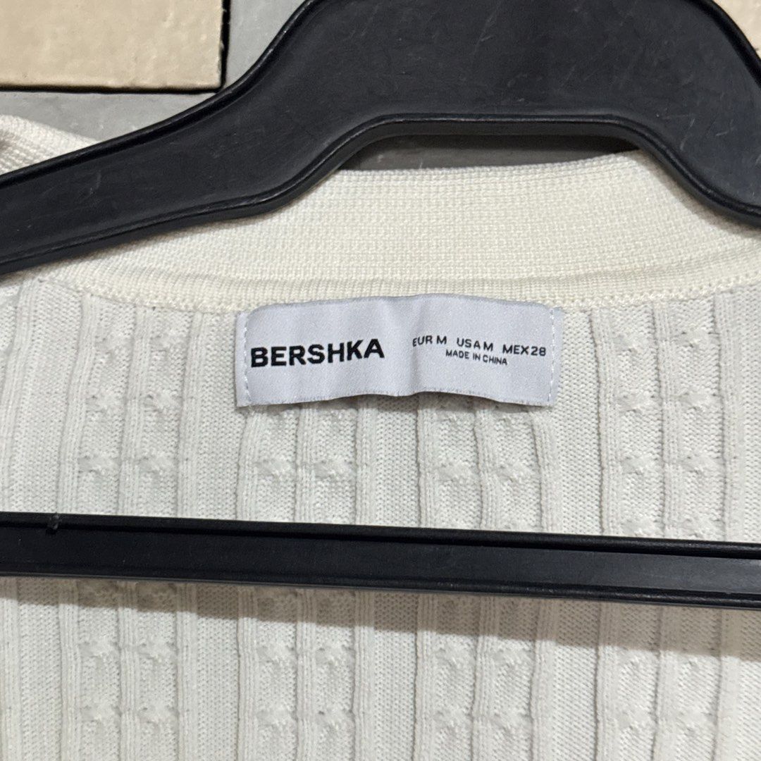 bershka longsleeves medium (Category: Longsleeves) located in Mandaluyong City. Submitted by snowluna (Listing ID 1470025530, Image 2). Description: • used 1x only • orig bershka, size medium mop: gcash mod: J&T.