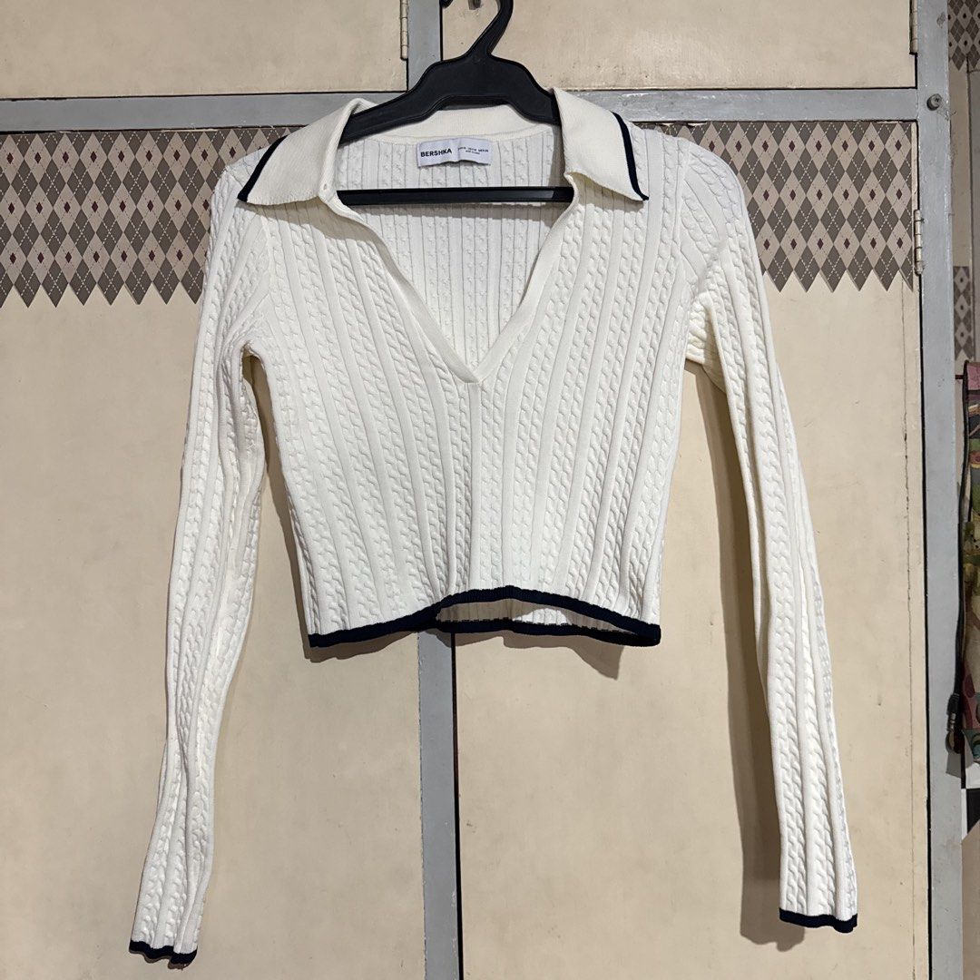 bershka longsleeves medium (Category: Longsleeves) located in Mandaluyong City. Submitted by snowluna (Listing ID 1470025530, Image 1). Description: • used 1x only • orig bershka, size medium mop: gcash mod: J&T.