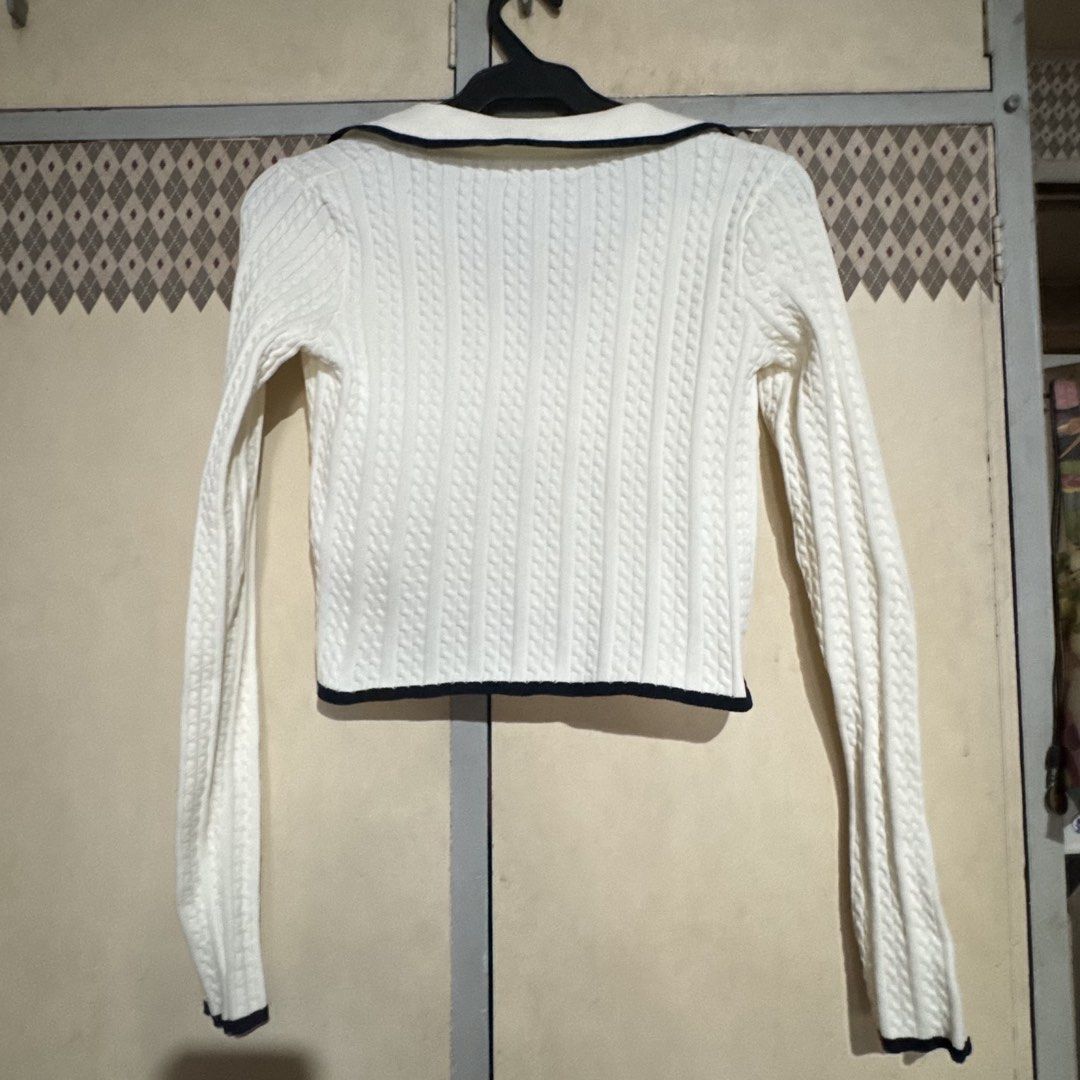 bershka longsleeves medium (Category: Longsleeves) located in Mandaluyong City. Submitted by snowluna (Listing ID 1470025530, Image 3). Description: • used 1x only • orig bershka, size medium mop: gcash mod: J&T.