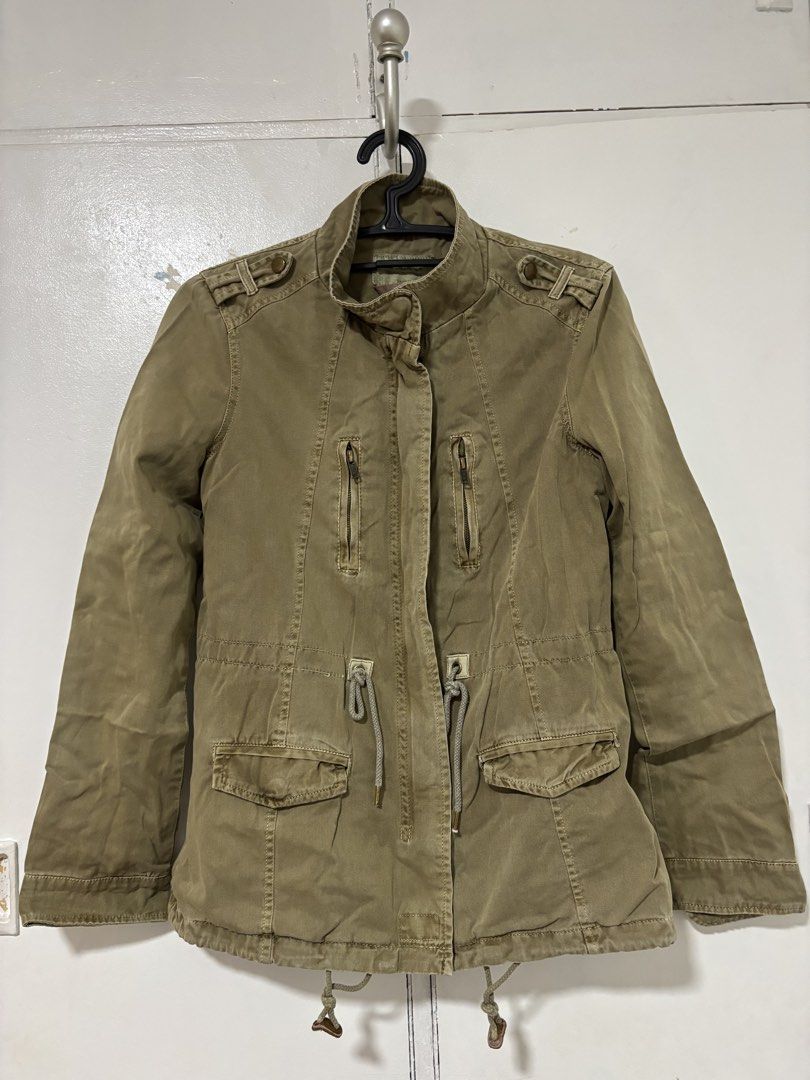Bershka Olive Green Cargo Jacket (Category: Coats, Jackets and Outerwear) located in Rizal. Submitted by tricia_carousel (Listing ID 1469976791, Image 3). Description: Original price: ₱2,500.00 This is pre-LOVED because I literally love this jacket! I actually don’t want to sell it kasi ang ganda. Makapal and high quality ang fabric. It adds an edge to a simple outfit like a T-shirt. Or makes a business casual outfit less formal. Please manage ex