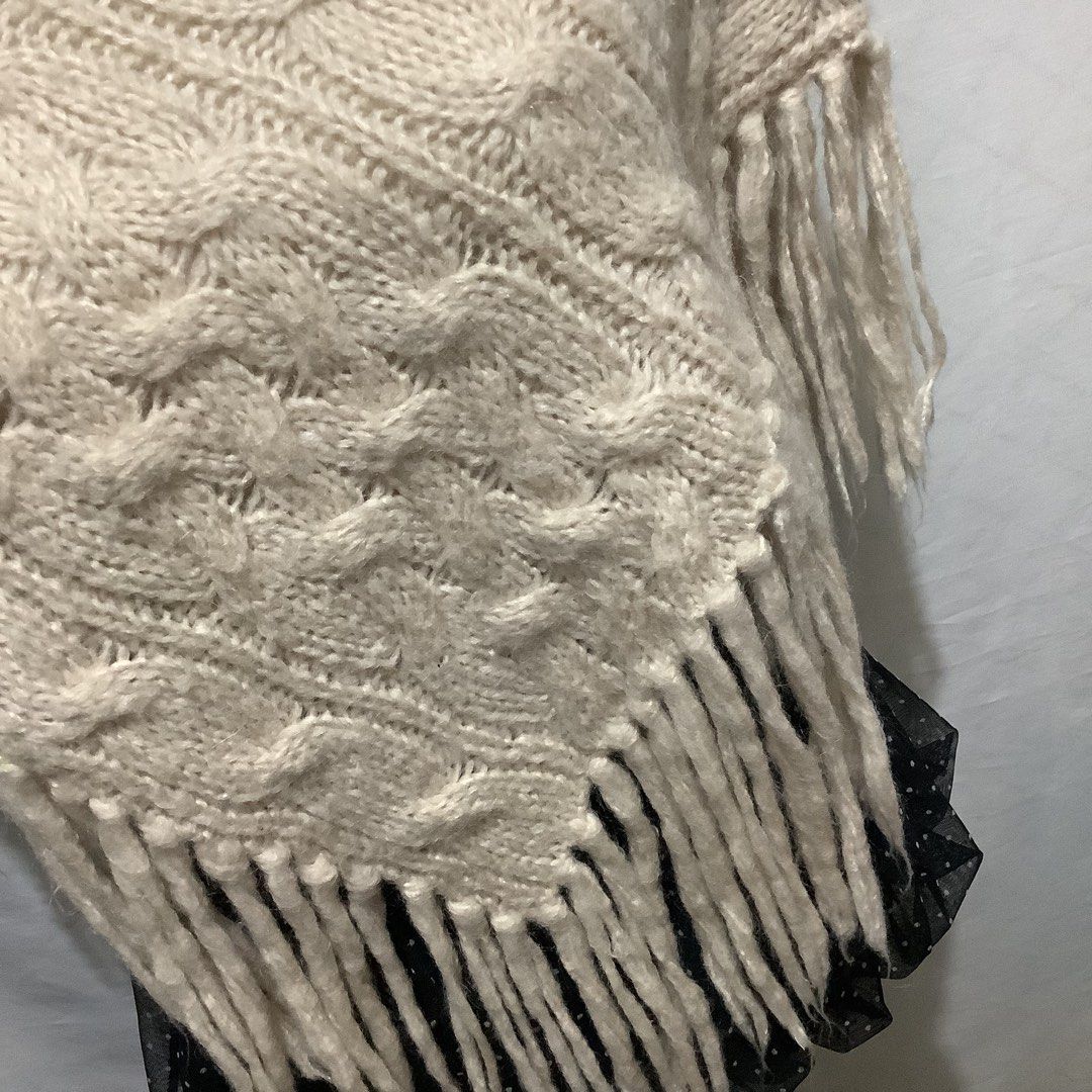 BETH BOWLEY Cream Knitted/Crochet Poncho (Category: Coats, Jackets and Outerwear) located in Cavite. Submitted by kbyshe_catalog (Listing ID 1470071247, Image 3). Description: xs-medium knitted/crochet fabric branded by Beth Bowley.
