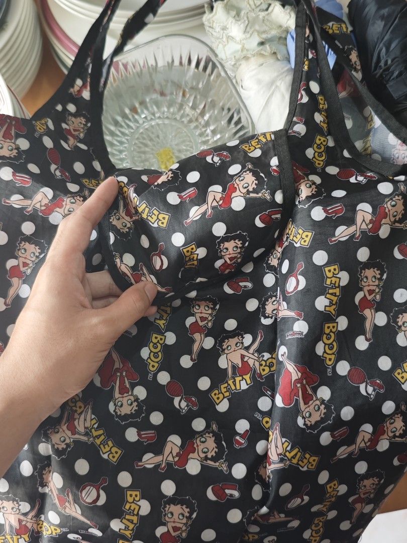 Betty boop tote bag (Category: Tote Bags) located in Calauag. Submitted by cou1_h (Listing ID 1470062519, Image 1). Description: No issue.