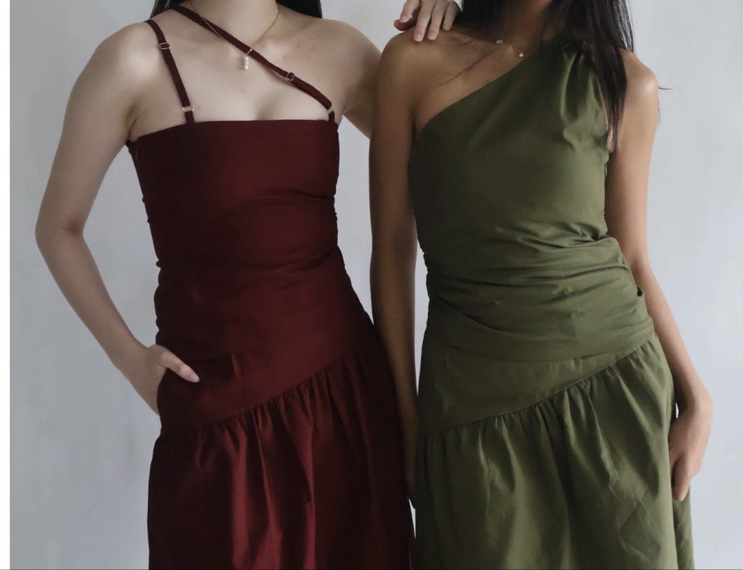 Beyond Collective Hey, Felicia Two-Way Top (Category: Dresses) located in Manila. Submitted by curatedclosetbyj (Listing ID 1470070849, Image 1). Description: - Color: Burgundy - 2 way top - Size: XS - RFS: doesn’t fit me anymore.