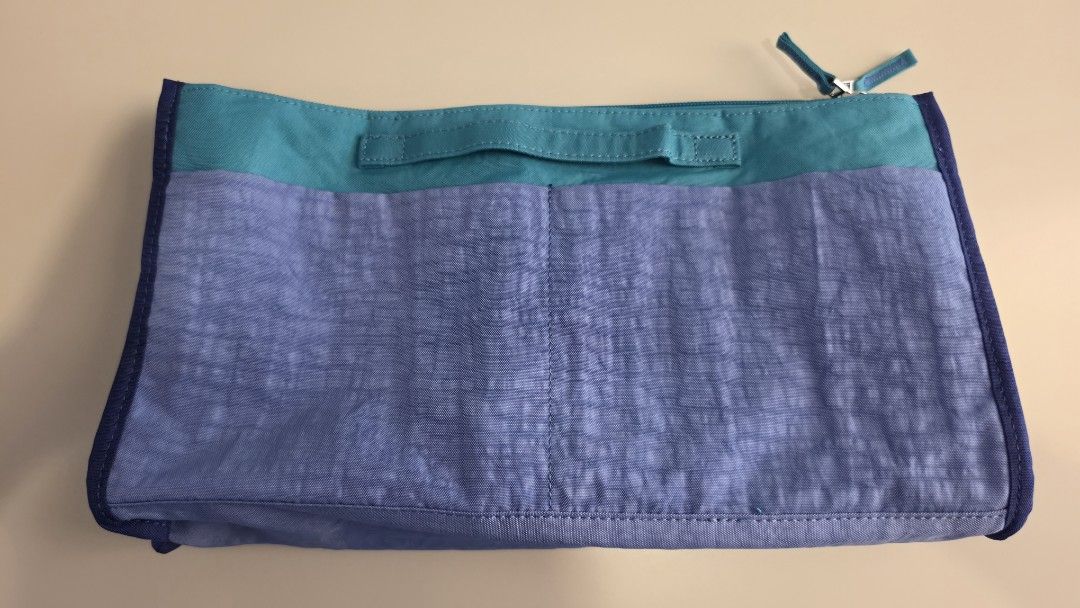 Beyond the Vines Crunch Organizer 02 (Category: Tote Bags) located in Muntinlupa City. Submitted by goomibrr (Listing ID 1469997736, Image 3). Description: FOR SALE: Beyond the Vines Crunch Organizer 02 Condition: Used only once, good as new Colorway: Teal Periwinkle Details: - Purchased from btv branch in Rockwell 2 weeks ago but only used once - SRP is PHP 2490 but I've marked it down to 2200 - Dimensions and material (see diagram among the pho