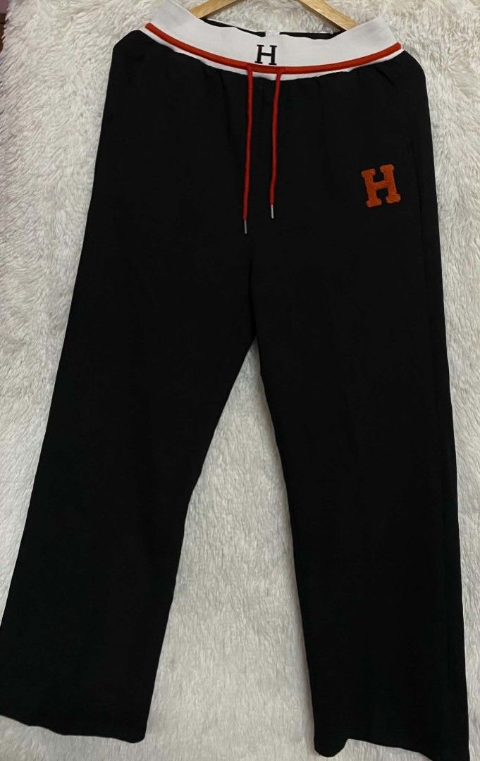 Bkk pants unused (Category: Activewear) located in Manila. Submitted by gutierrez23265 (Listing ID 1465093296, Image 2). Description: BKK BRANDNEW Color: Black pants wide leg with bright orange chenille 'H' patches - Waist: Adjustable red drawstring - Interior: Soft fleece lining for extra warmth - Fit: Standard fit, perfect for casual wear and running errands FREE SIZE M L XL MINE NOW PAY NOW ONLY NO COP OR COD PAYMENT FIXXXXX PRICCCCEEEE NON NE