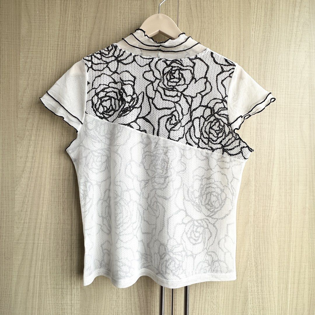 Black and White Elegant Sheer Floral Top (Category: Others Tops) located in Makati City. Submitted by uniquefindsonly.ph (Listing ID 1469947986, Image 2). Description: 📍Makati Size: medium No flaws SO pretty!! It’s sheer and look at the DETAILS 😍.